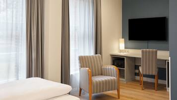 Standardzimmer, 2 Einzelbetten | Zimmersafe, Schreibtisch, Verdunkelungsvorhänge, Bügeleisen/Bügelbrett