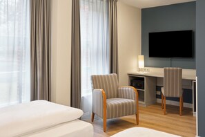 Standard Room, 2 Twin Beds | In-room safe, desk, blackout drapes, iron/ironing board - Four Points Flex by Sheraton Kiel  (Kronshagen)