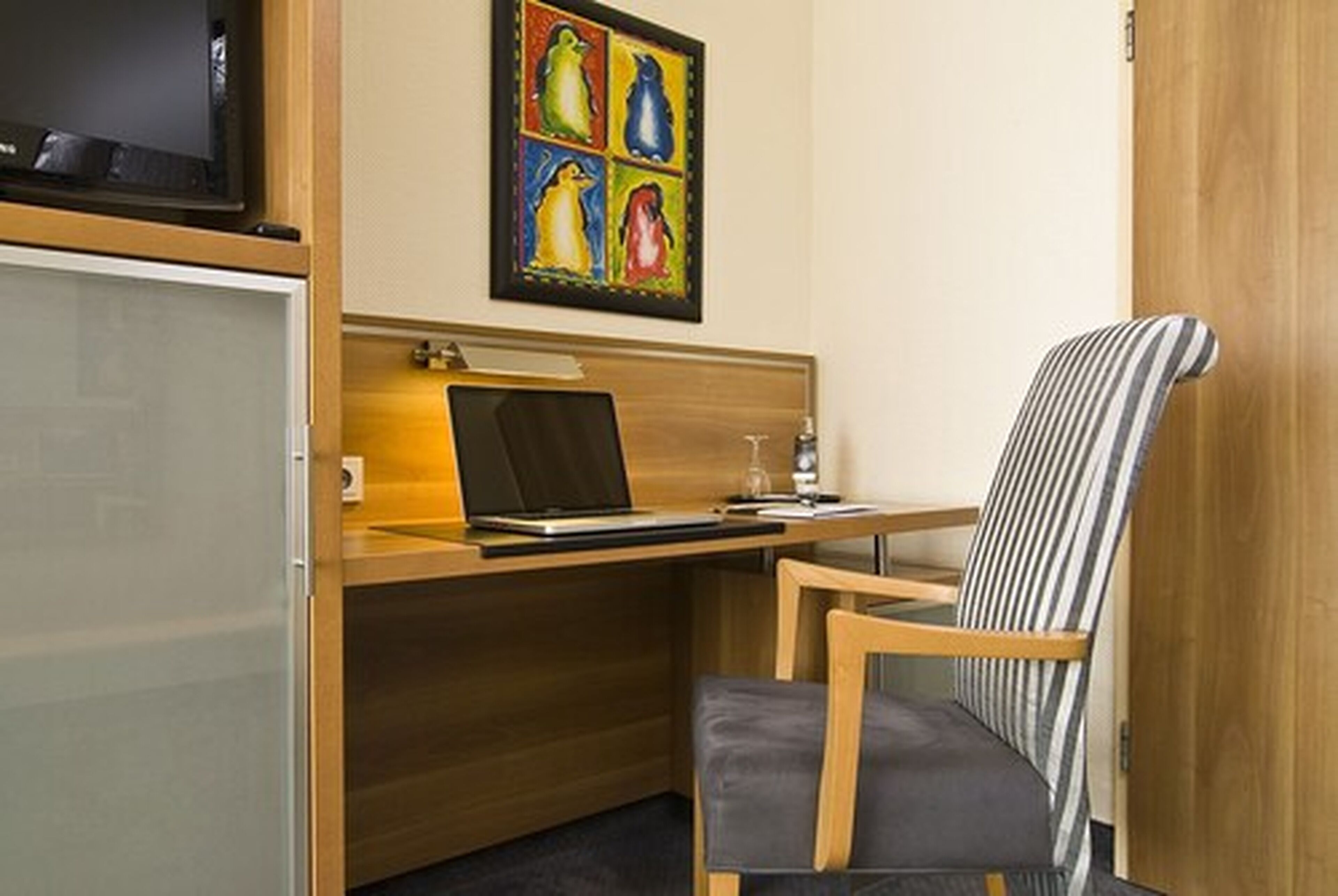 in-room business centre