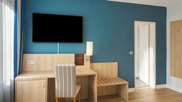 Standard Room, 1 Twin Bed | In-room safe, desk, blackout drapes, iron/ironing board