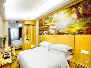 Desk, blackout curtains, iron/ironing board, free WiFi - GreenTree Inn Guangdong Shenzhen Dongmen Business Hotel (Shenzhen)