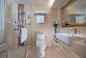 Shower, rainfall showerhead, free toiletries, hair dryer - GreenTree Inn Guangdong Shenzhen Dongmen Business Hotel (Shenzhen)