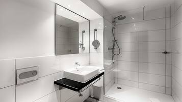 Kahden hengen premium-huone | Allergiatestatut vuodevaatteet, tallelokero huoneessa, työpöytä