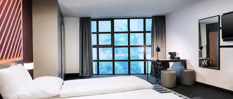 Hypo-allergenic bedding, in-room safe, desk, blackout drapes