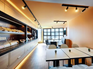 Dining - B&B Hotel München-Hbf (Munich)