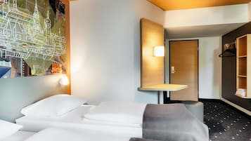 Twin Room | Hypo-allergenic bedding, in-room safe, desk, blackout drapes