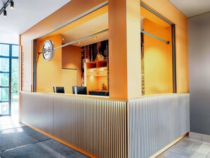 Lobby - B&B Hotel München-Hbf (Munich)