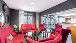 Coin salon dans le hall