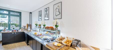 Frokostbuffé hver dag (EUR 13 per person)