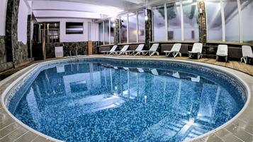 Indoor pool, pool loungers