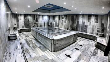Sauna seca, banho turco/hammam, massagens com pedras quentes