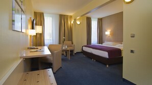 Business Double Room | Hypo-allergenic bedding, in-room safe, desk - GHOTEL hotel & living Hamburg (Hamburg)