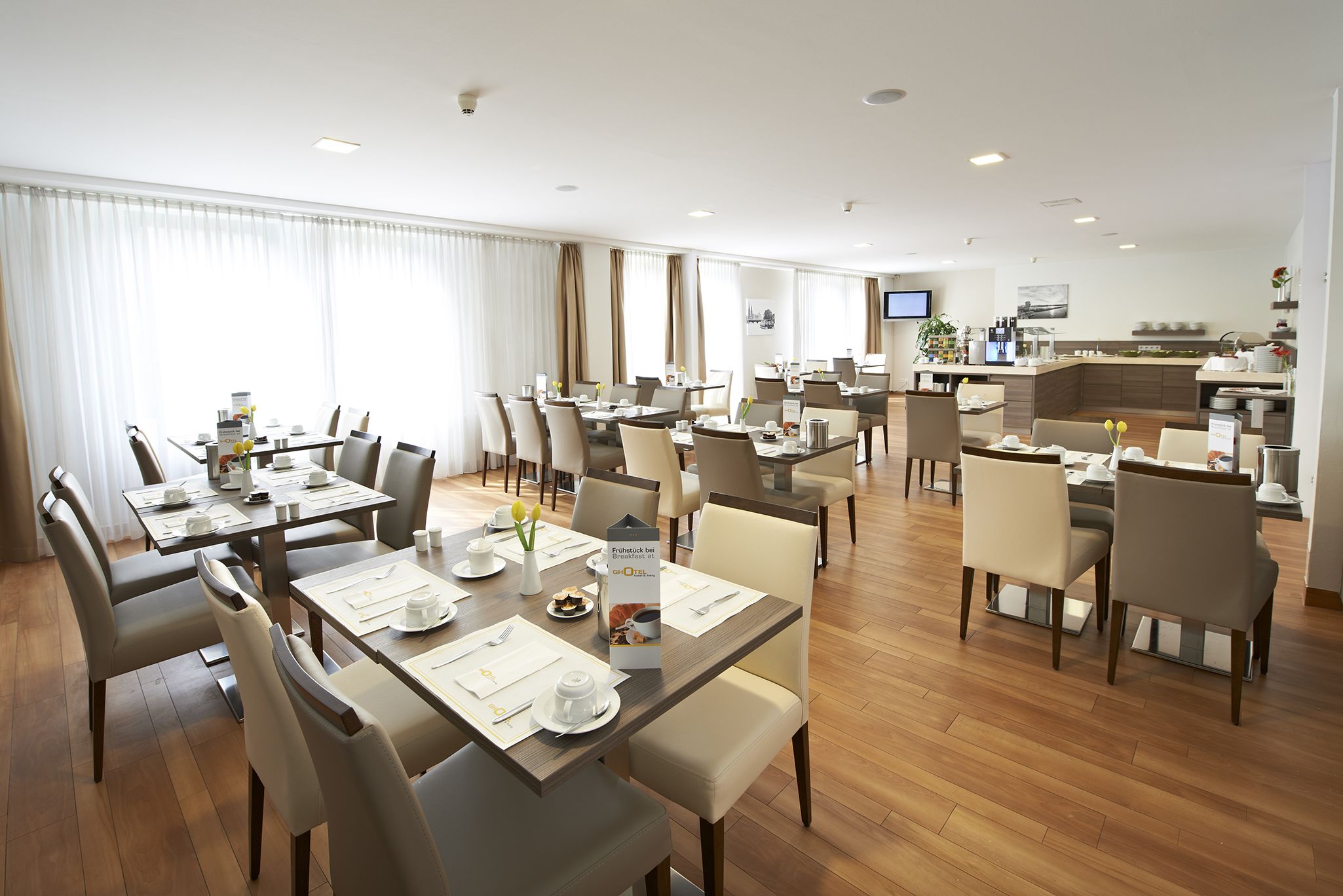 Desayuno buffet diario (EUR 12.00 por persona)