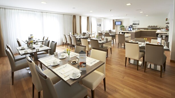 Daily buffet breakfast for a fee - GHOTEL hotel & living Hamburg (Hamburg)