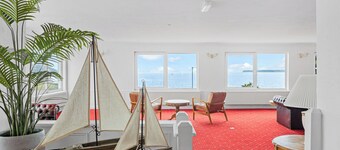 Waters Edge Hotel