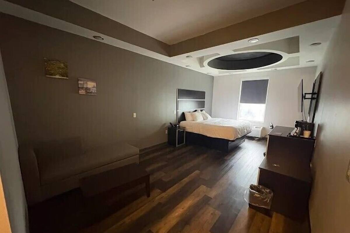 Deluxe Room, 1 King Bed