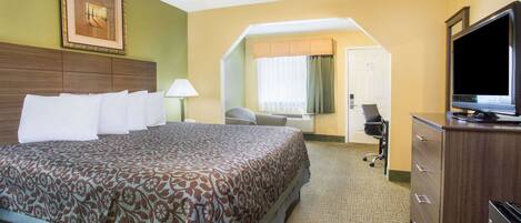 高級寢具、書桌、熨斗/熨衫板、免費嬰兒床