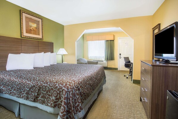 Premium bedding, desk, iron/ironing board, free cots/infant beds - Days Inn by Wyndham Abbeville (Abbeville)