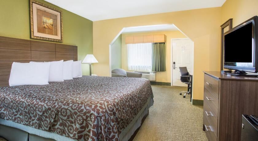 Premium bedding, desk, iron/ironing board, free cribs/infant beds