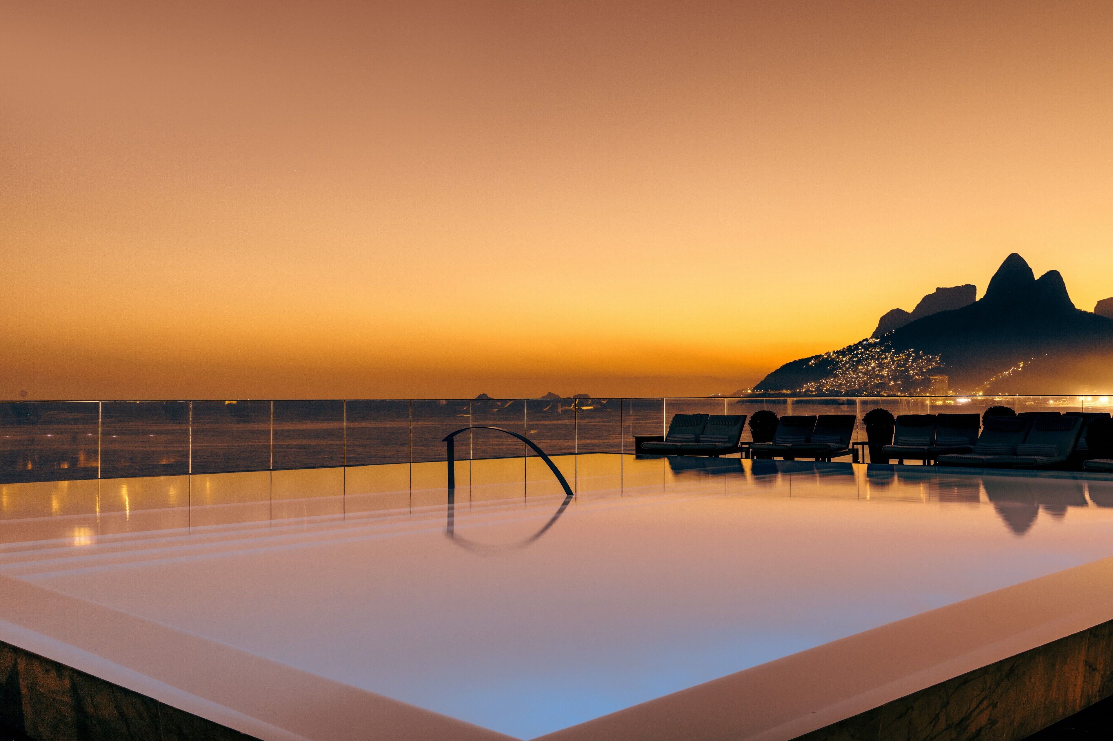 outdoor pool, pool umbrellas