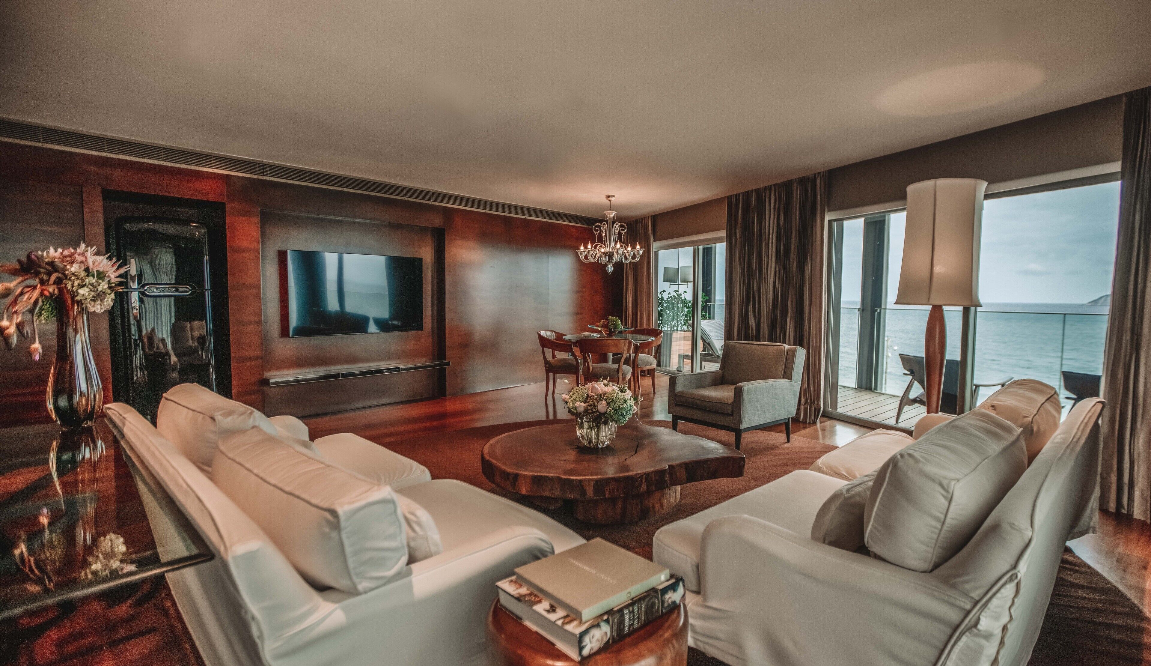 1 chambre, minibar, coffres-forts dans les chambres, bureau
