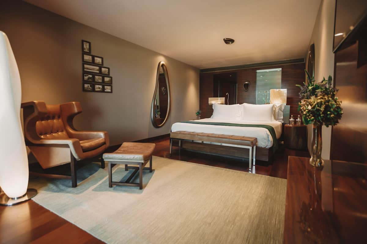 1 slaapkamer, een minibar, een kluis op de kamer, een bureau