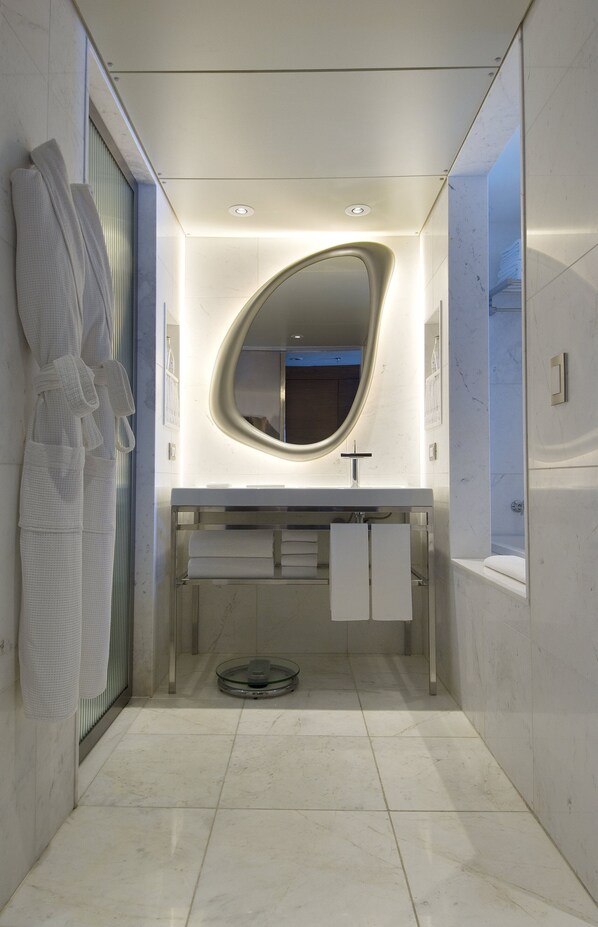 1 bedroom, minibar, in-room safe, desk