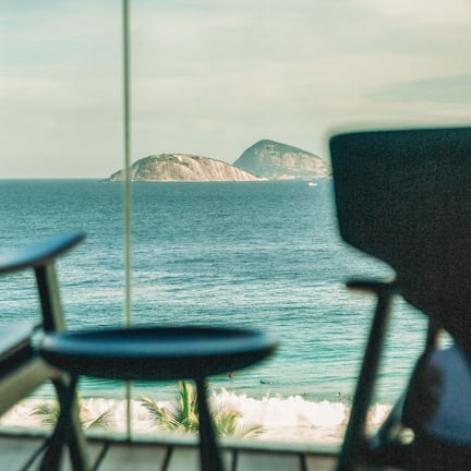 Deluxe Room, 1 King Bed, Oceanfront | 1 bedroom, minibar, in-room safe, desk