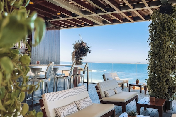 Poolside bar