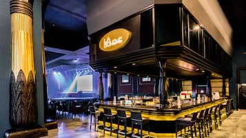 5 bares, bar en la piscina, bar junto a la piscina