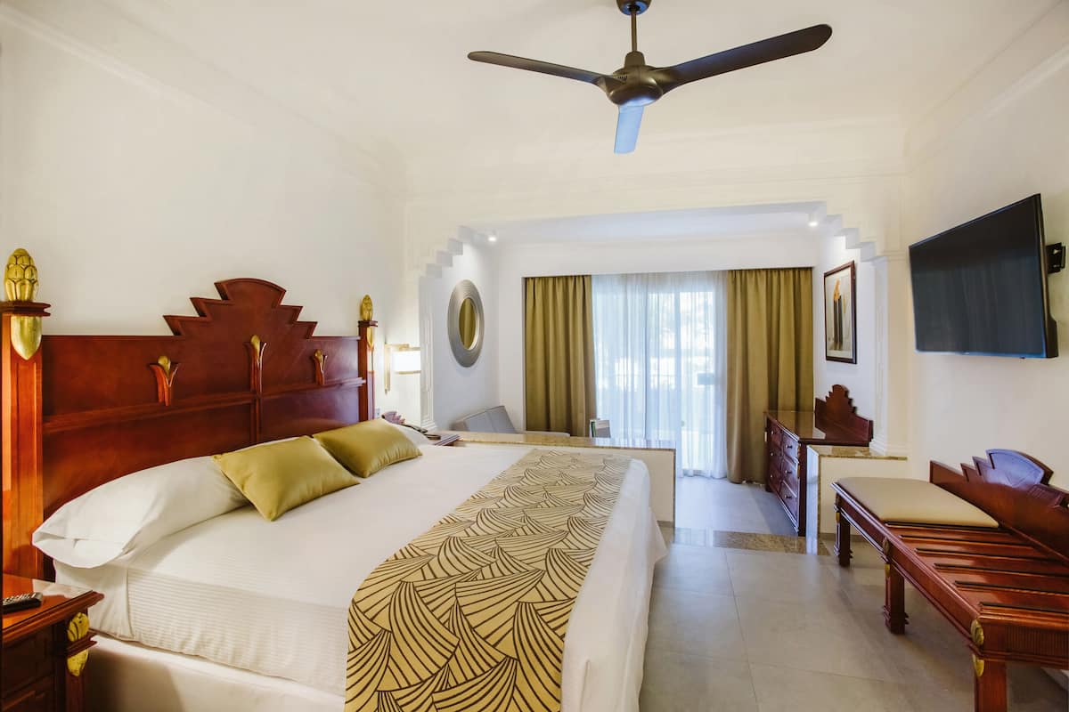 2 bedrooms, minibar, in-room safe, laptop workspace