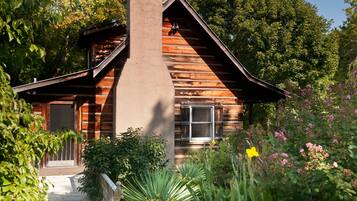 Carolina Log Cabin | Premium bedding, pillow-top beds, individually decorated