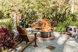 Garden - Arrowhead Inn (Durham)