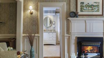 Habitación clásica | Ropa de cama de alta calidad y camas con pillow-top