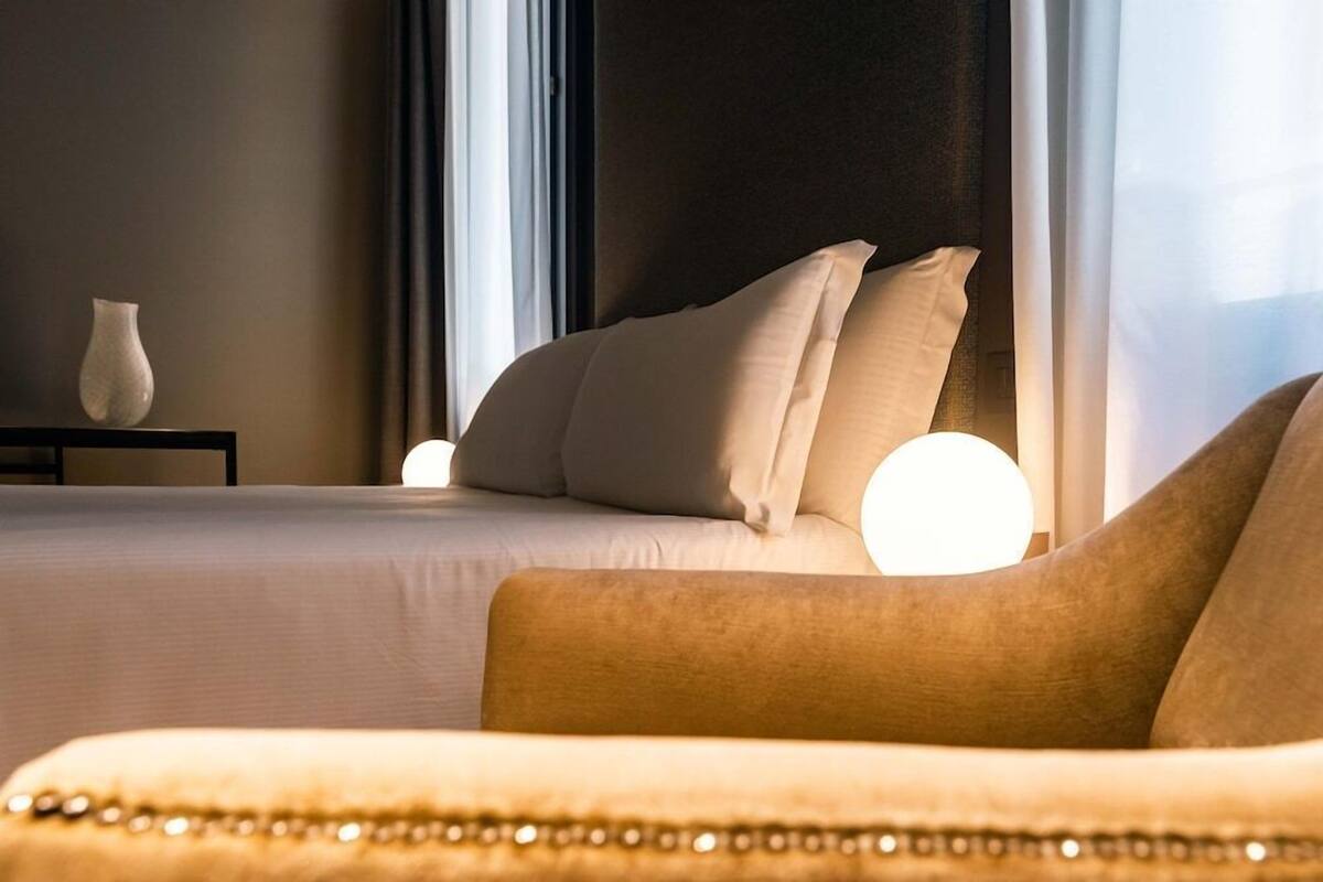 Allergitestet sengetøy, minibar, safe på rommet og skrivebord