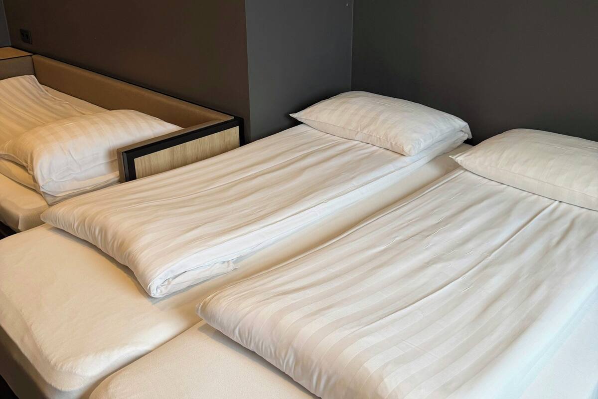 Quarto triplo standard | Cortinas blackout, Wi-Fi de cortesia, roupa de cama