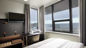 Habitación superior con 1 cama doble o 2 individuales, vistas a la montaña | Cortinas opacas, wifi gratis, ropa de cama