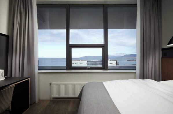 Habitación superior con 1 cama matrimonial o 2 individuales, vista a la montaña | Vista desde la habitación