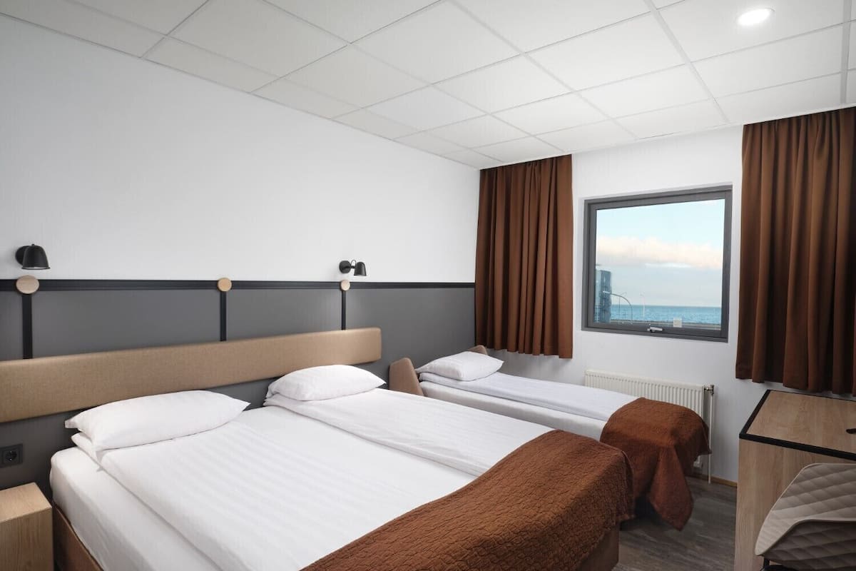 Blackout drapes, free WiFi, bed sheets