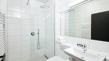 Superior Double or Twin Room, Mountain View | Bathroom | Towels
