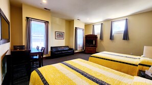 套房, 2 张大床 | 特色装修、办公桌、熨斗/熨衣板、免费 WiFi