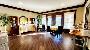 Free daily continental breakfast