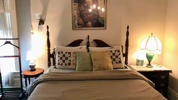 O'Malley Room, 1 Queen Bed | Individually decorated, individually furnished, iron/ironing board