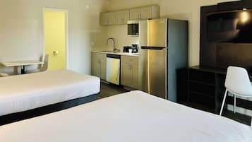 Iron/ironing board, free WiFi, bed sheets