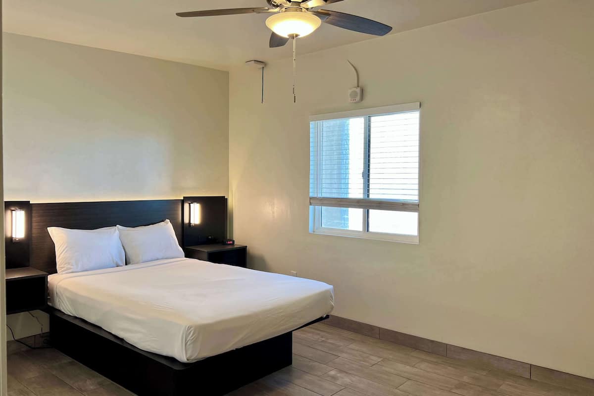 Iron/ironing board, free WiFi, bed sheets