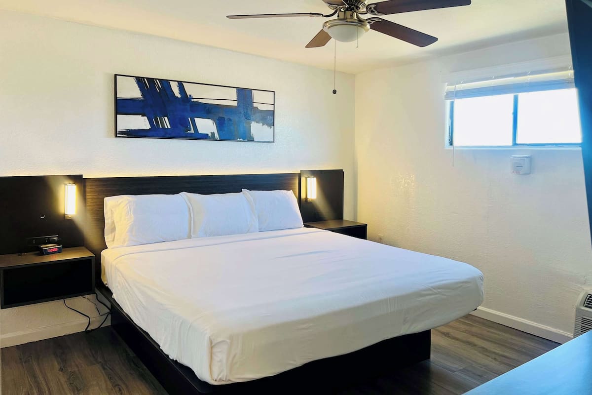 Iron/ironing board, free WiFi, bed sheets