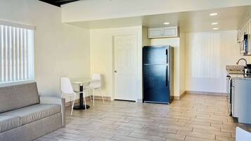 Bàn ủi/dụng cụ ủi quần áo, truy cập Internet không dây miễn phí