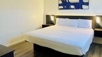 1 Queen Bed, Suite, Non-Smoking, Kitchen