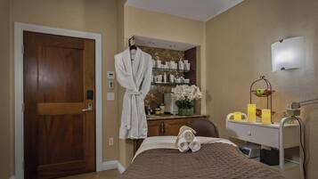 Couples treatment rooms, steam room, body treatments, aromatherapy