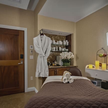 Couples treatment rooms, steam room, body treatments, aromatherapy